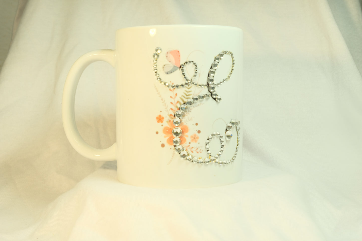 TAZA SUBLIMADA ROSTRO DE MUJER DECORADA CON PIEDRAS BRILLANTES